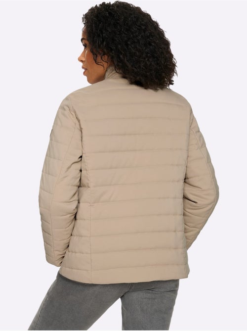 Doudoune poches avec fermeture à glissière pratiques - taille standard - moda vilona - Kiabi Doudoune poches avec fermeture à glissière pratiques - taille standard - moda vilona - Kiabi