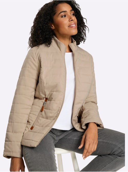 Doudoune poches avec fermeture à glissière pratiques - taille standard - moda vilona - Kiabi Doudoune poches avec fermeture à glissière pratiques - taille standard - moda vilona - Kiabi