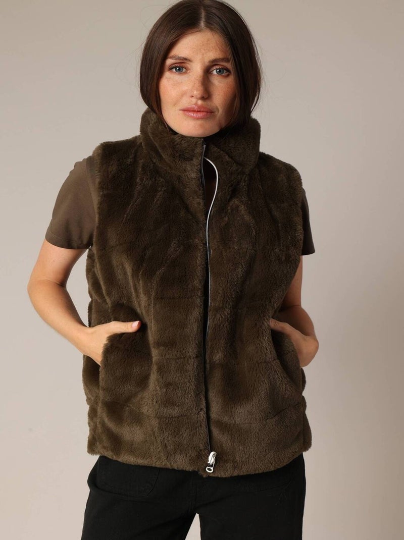 Doudoune réversible sans manches en imitation fourrure et métallisée
 'Deeluxe' Kaki - Kiabi