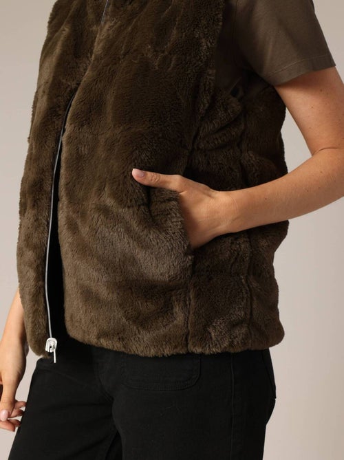 Doudoune réversible sans manches en imitation fourrure et métallisée
 'Deeluxe' - Kiabi