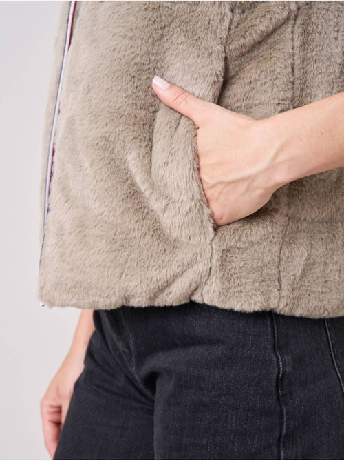 Doudoune réversible sans manches femme en imitation fourrure et métallisée 'deeluxe' - Kiabi