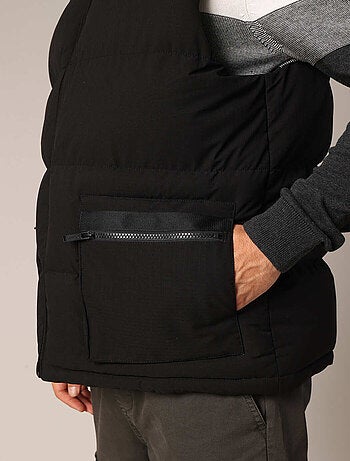 Doudoune sans manches, look urbain et fonctionnel
'Deeluxe'