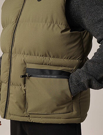 Doudoune sans manches, look urbain et fonctionnel
'Deeluxe'