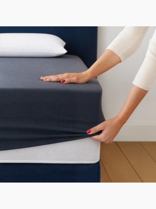 Drap Housse 2 en 1 - Alèse Imperméable intégrée - Coloris Carbone - DODO - Kiabi Drap Housse 2 en 1 - Alèse Imperméable intégrée - Coloris Carbone - DODO - Kiabi