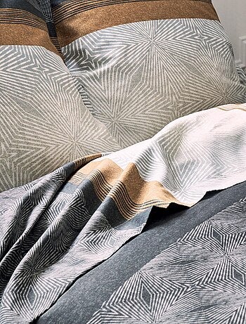 Drap plat au style graphique et masculin