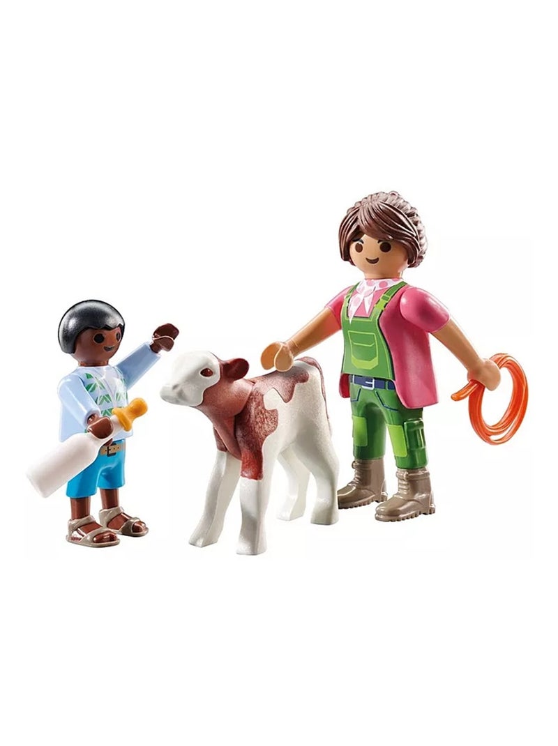 Duo : Fermière avec enfant donnant le biberon à un veau N/A - Kiabi