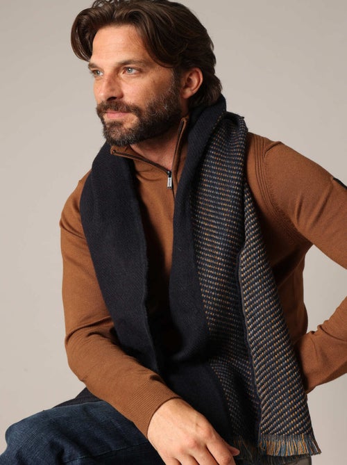 Écharpe avec motif jacquard et franges fines
 'Deeluxe' - Kiabi