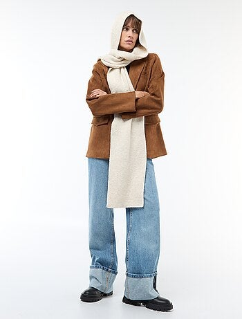 Echarpe en tricot avec capuche intégrée