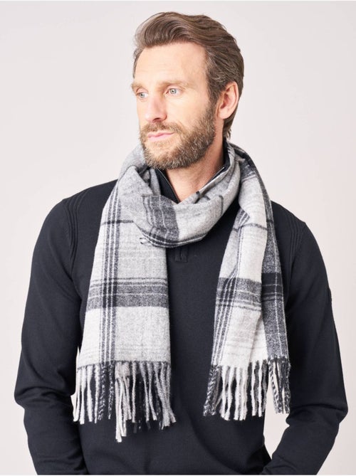 Écharpe homme à carreaux avec franges 'Deeluxe' - Kiabi Écharpe homme à carreaux avec franges 'Deeluxe' - Kiabi