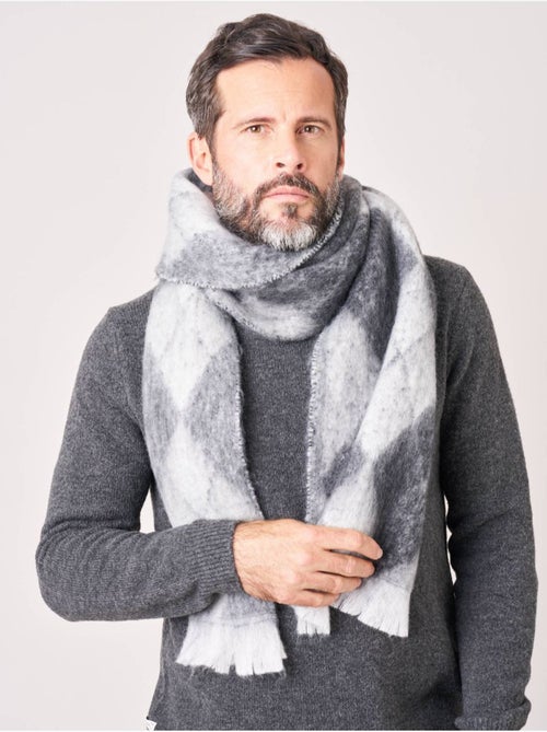 Écharpe homme à motifs losanges 'Deeluxe' - Kiabi Écharpe homme à motifs losanges 'Deeluxe' - Kiabi