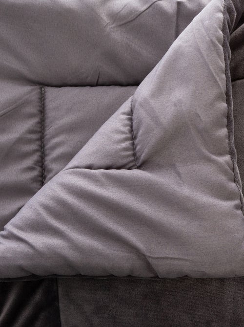 Édredon en velours et pompons - Kiabi