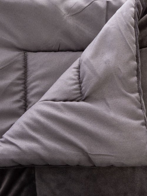 Édredon en velours et pompons - Kiabi