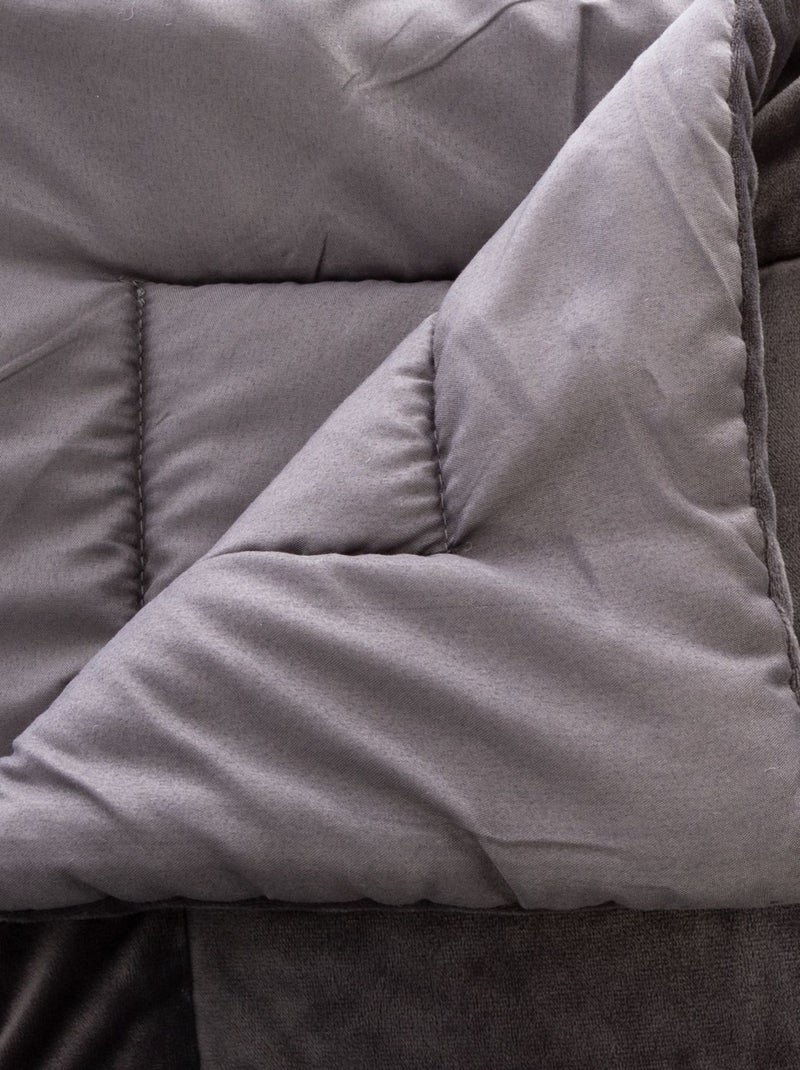 Édredon en velours et pompons Gris clair - Kiabi