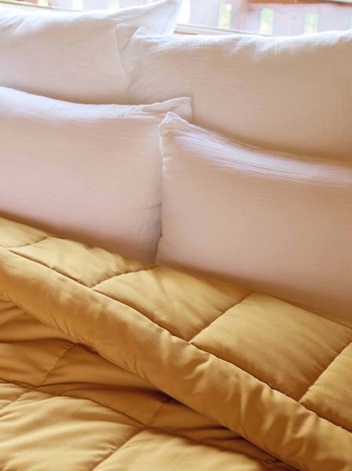 Edredon ou couvre-lit matelassé peau de pêche Oekotex - Kiabi Edredon ou couvre-lit matelassé peau de pêche Oekotex - Kiabi