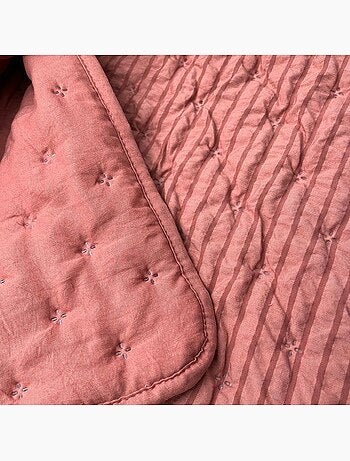 Edredon ou jet? de lit matelass? microfibre
