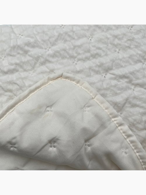 Edredon ou jeté de lit matelassé microfibre - Kiabi