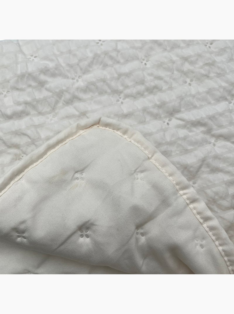 Edredon ou jeté de lit matelassé microfibre Beige grès - Kiabi