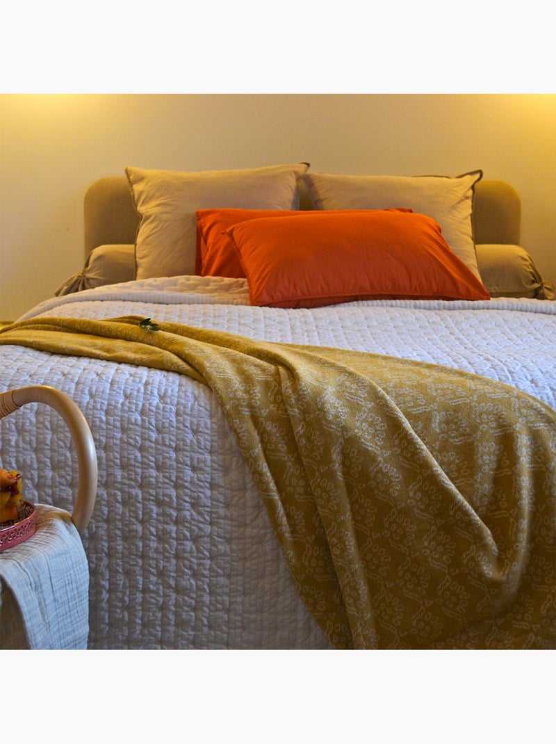 Edredon ou jeté de lit matelassé microfibre Beige grès - Kiabi
