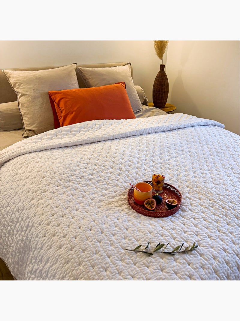 Edredon ou jeté de lit matelassé microfibre Beige grès - Kiabi