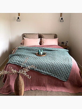 Edredon ou jeté de lit matelassé microfibre