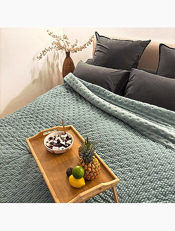 Edredon ou jeté de lit matelassé microfibre