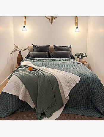 Edredon ou jeté de lit matelassé microfibre