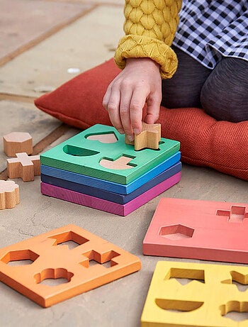 Empileur de forme en bois arc-en-ciel