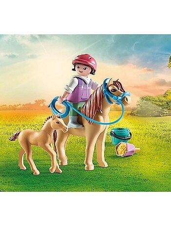 Enfant avec poneys