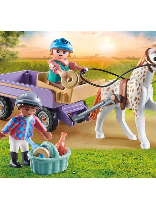 Enfants avec calèche et poney - Kiabi