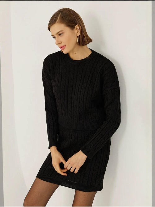 Ensemble 2 pièces pull ras du cou et mini-jupe taille haute - Kiabi Ensemble 2 pièces pull ras du cou et mini-jupe taille haute - Kiabi
