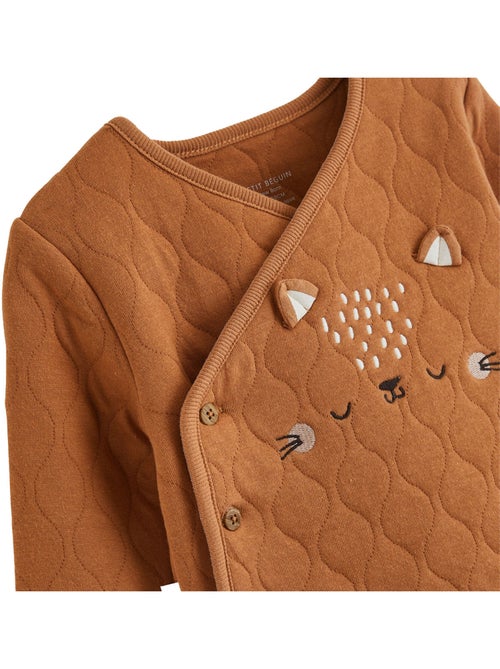Ensemble bébé gilet croisé et pantalon avec pieds en molleton caramel - Kiabi Ensemble bébé gilet croisé et pantalon avec pieds en molleton caramel - Kiabi