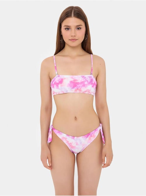 Ensemble bikini bandeau tie-dye noué sur le côté - Kiabi Ensemble bikini bandeau tie-dye noué sur le côté - Kiabi