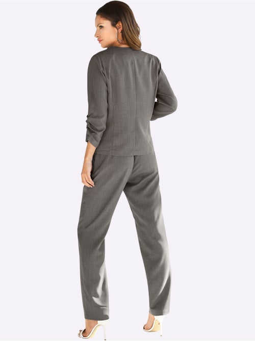 Ensemble blazer pantalon uni avec manches longues et ouverture frontale - taille standard - witt - Kiabi Ensemble blazer pantalon uni avec manches longues et ouverture frontale - taille standard - witt - Kiabi