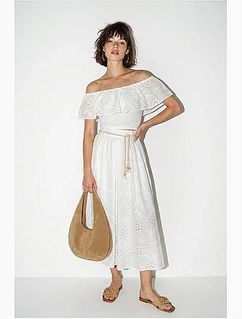 Ensemble blouse et jupe midi brodés, épaules dégagées lucci