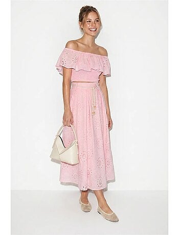 Ensemble blouse et jupe midi brodés, épaules dégagées lucci