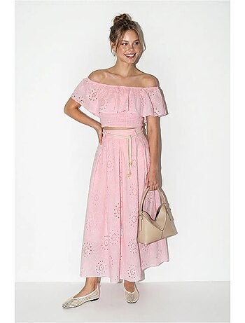 Ensemble blouse et jupe midi brodés, épaules dégagées lucci