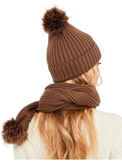 Ensemble bonnet et écharpe à pompons pc2 - Kiabi Ensemble bonnet et écharpe à pompons pc2 - Kiabi