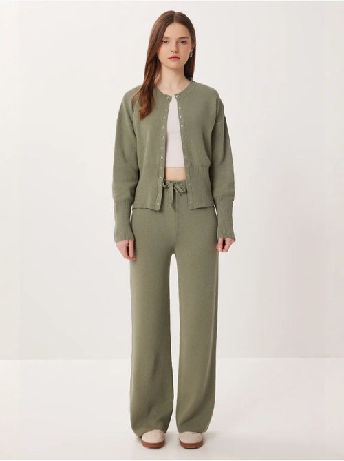 Ensemble cardigan boutonné et pantalon large en maille côtelée istanbul - Kiabi Ensemble cardigan boutonné et pantalon large en maille côtelée istanbul - Kiabi