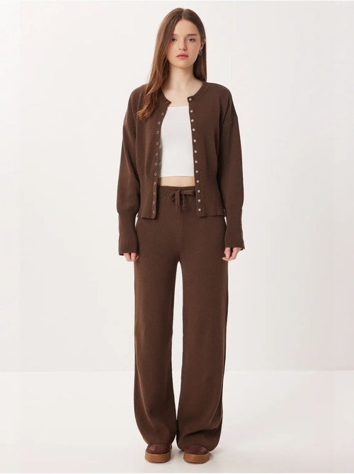 Ensemble cardigan boutonné et pantalon large en maille côtelée istanbul - Kiabi Ensemble cardigan boutonné et pantalon large en maille côtelée istanbul - Kiabi