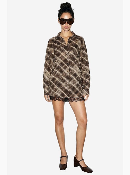 Ensemble chemise à carreaux oversize et jupe courte à jambes larges lucci - Kiabi Ensemble chemise à carreaux oversize et jupe courte à jambes larges lucci - Kiabi