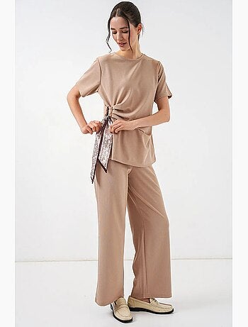 Ensemble coordonné côtelé à col rond et détail cravate, avec pantalon à jambes larges bdart