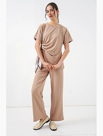 Ensemble coordonné côtelé à col rond et détail cravate, avec pantalon à jambes larges bdart