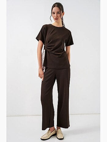 Ensemble coordonné côtelé à col rond et détail cravate, avec pantalon à jambes larges bdart