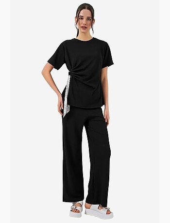 Ensemble coordonné côtelé à col rond et détail cravate, avec pantalon à jambes larges bdart