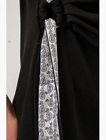 Ensemble coordonné côtelé à col rond et détail cravate, avec pantalon à jambes larges bdart