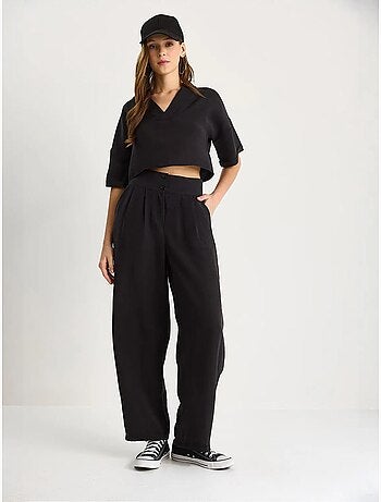 Ensemble coordonné deux pièces en maille à col v et pantalon à jambes larges lucci