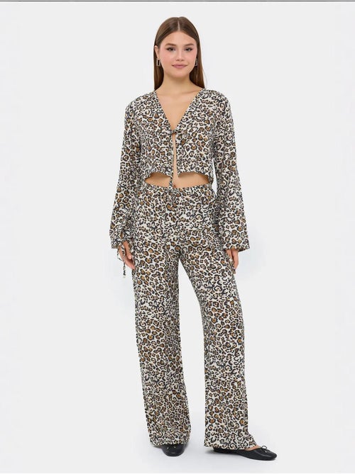 Ensemble coordonné taille haute à col en v et imprimé animal hiccup - Kiabi Ensemble coordonné taille haute à col en v et imprimé animal hiccup - Kiabi
