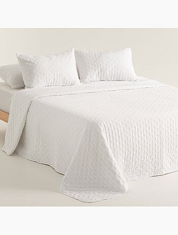 Ensemble couvre-lit uni en tissu à relief avec taie(s) d’oreiller - Gamusi.