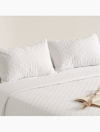 Ensemble couvre-lit uni en tissu à relief avec taie(s) d’oreiller - Gamusi.