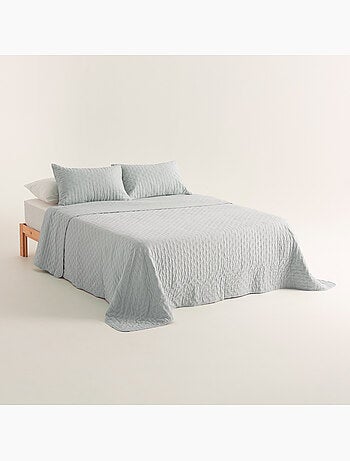 Ensemble couvre-lit uni en tissu à relief avec taie(s) d’oreiller - Gamusi.